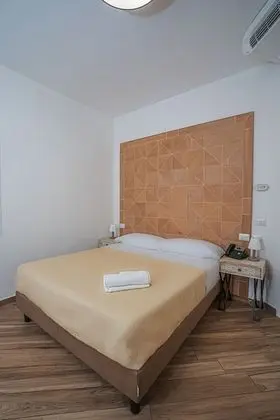 Standard Tek Büyük Yataklı Oda
