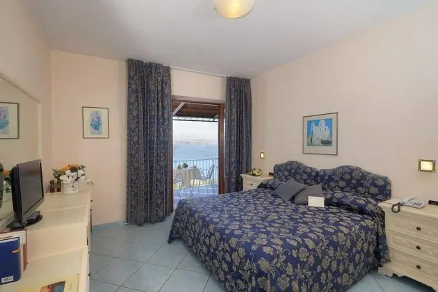 Superior Tek Büyük Yataklı Oda, Balkon, Deniz Manzaralı