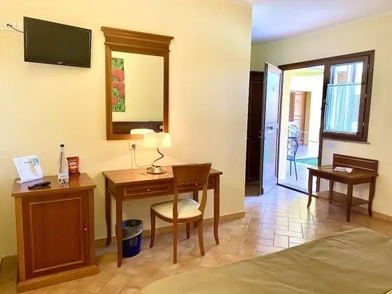 Superior Oda, 1 Çift Kişilik veya 2 Tek Kişilik Yatak, Havuz Manzaralı