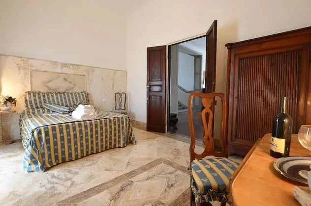 Tek Büyük Yataklı Oda