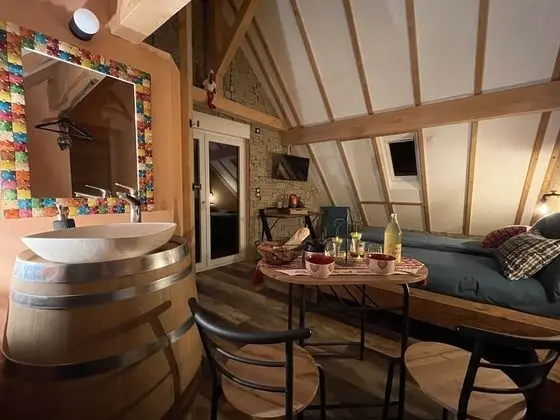 Superior Tek Büyük Yataklı Oda, Üzüm Asması Manzaralı (Chambre Malo)