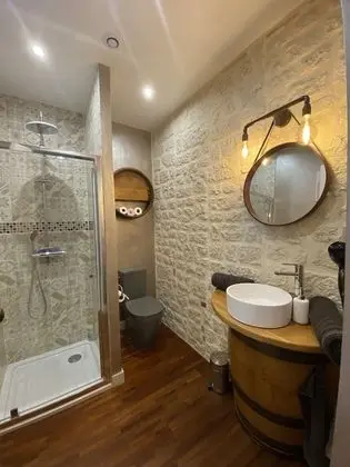 Chambre Cosy salle de bain privative séparée, vue vignoble