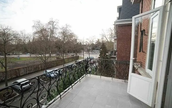 Stüdyo, Balkon