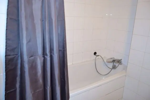 Tek Büyük veya İki Ayrı Yataklı Oda, Havuz Manzaralı