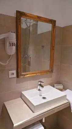 Comfort Tek Büyük Yataklı Oda, Avlu Manzaralı