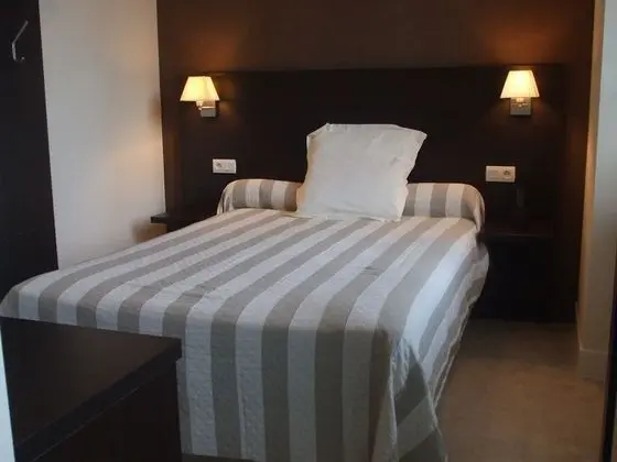 Tek Büyük Yataklı Oda, 1 Büyük (Queen) Boy Yatak, Sigara İçilmez