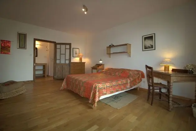 Tek Büyük Yataklı Oda (Ici et Ailleurs)