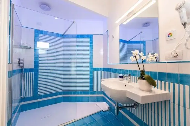 Deluxe Tek Büyük veya İki Ayrı Yataklı Oda, Deniz Manzaralı