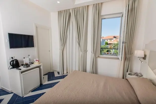 Standard Tek Büyük veya İki Ayrı Yataklı Oda, Bahçe Manzaralı