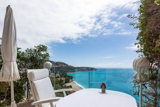 Tek Büyük Yataklı Oda, Balkon, Deniz Manzaralı (Le Bougainvillier)