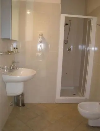 Comfort Tek Büyük veya İki Ayrı Yataklı Oda