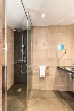 Tek Büyük Yataklı Oda, Denize Bakan