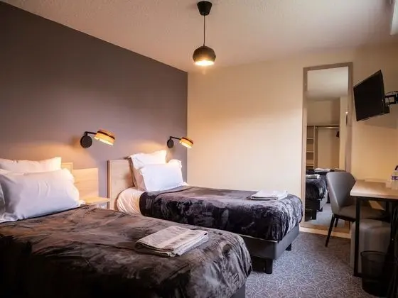 Tek Büyük veya İki Ayrı Yataklı Oda