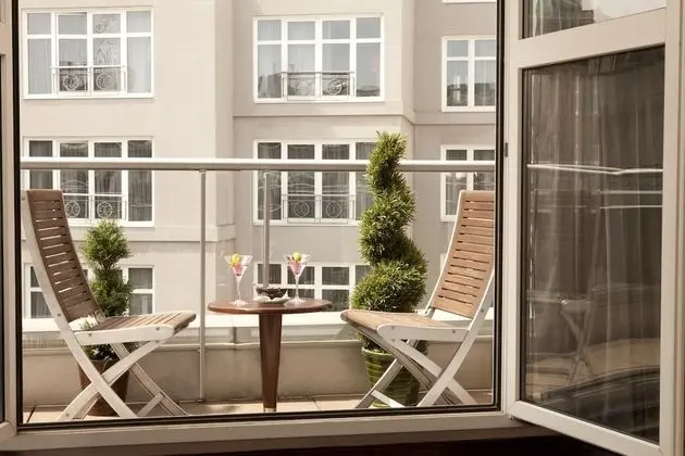 Süit, 1 En Büyük (King) Boy Yatak ve Çekyat, Avlu Manzaralı (Superior Suite with Balcony)