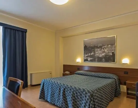 Büyük Yataklı Tek Kişilik Oda