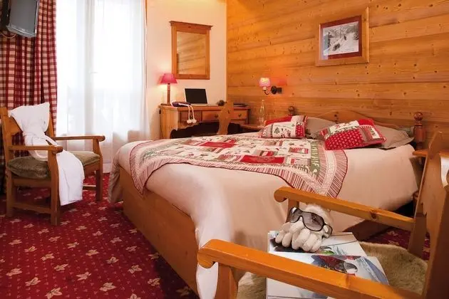 Traditional Tek Büyük Yataklı Oda