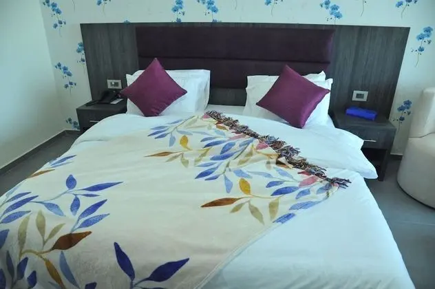 Deluxe Tek Büyük Yataklı Oda, Karma Ranzalı Oda, Balkon, Plaj Manzaralı