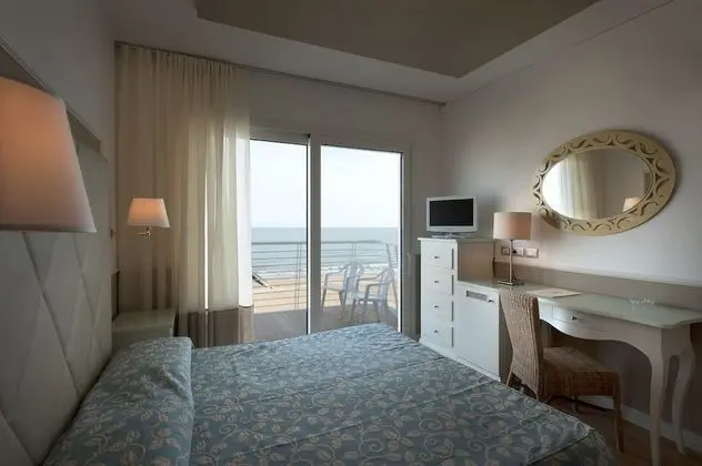Comfort Oda, Denize Bakan (Beach Access Included)