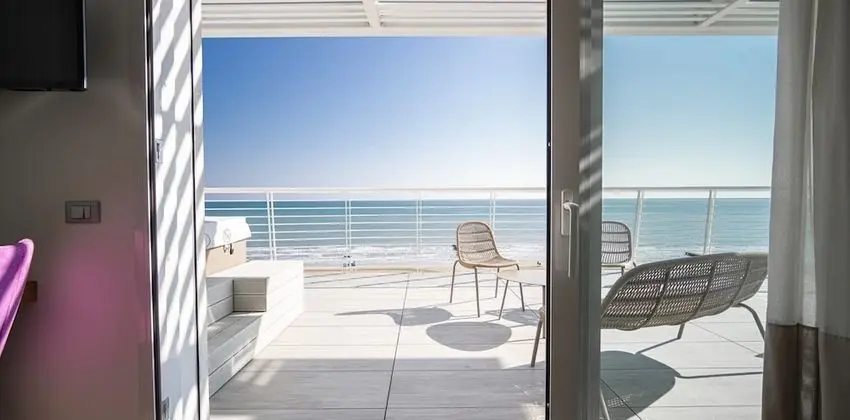 Premier Oda, 1 En Büyük (King) Boy Yatak, Sıcak Su Küveti, Deniz Manzaralı