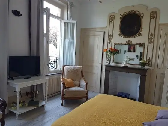 Tek Büyük Yataklı Oda, Sıcak Su Havuzu