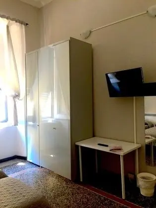 Basic Üç Kişilik Oda, Ortak Banyo