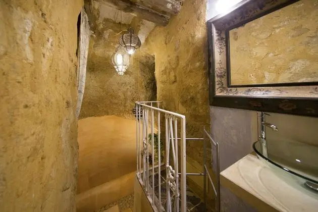 Junior Süit, 1 Büyük (Queen) Boy Yatak, Sigara İçilmez