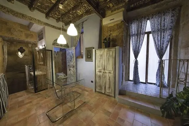 Junior Süit, 1 Büyük (Queen) Boy Yatak, Sigara İçilmez