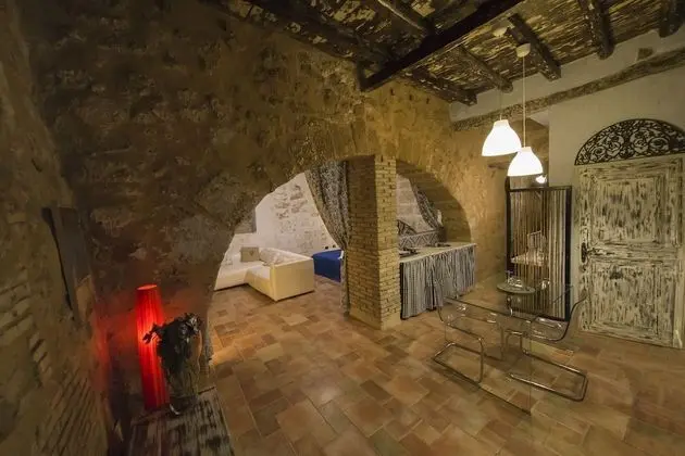 Junior Süit, 1 Büyük (Queen) Boy Yatak, Sigara İçilmez