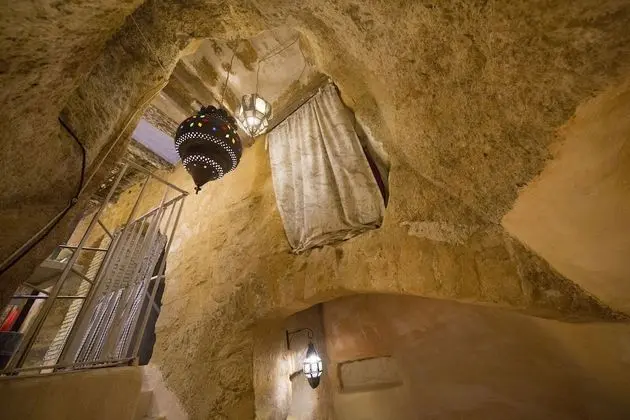 Junior Süit, 1 Büyük (Queen) Boy Yatak, Sigara İçilmez