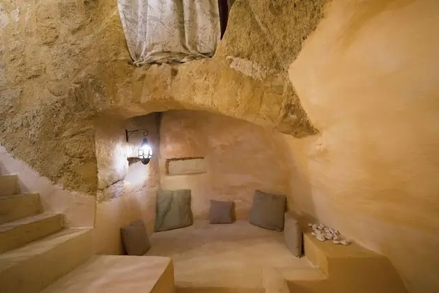 Junior Süit, 1 Büyük (Queen) Boy Yatak, Sigara İçilmez