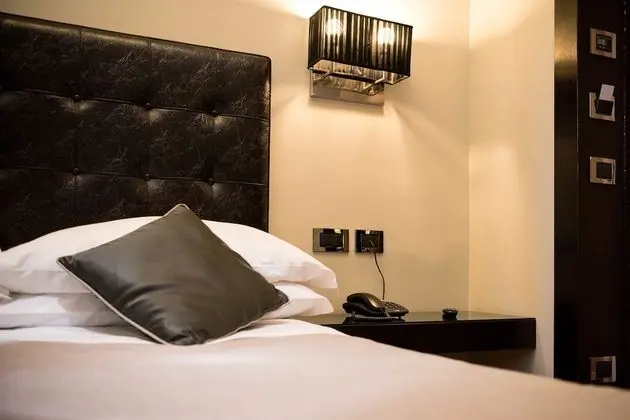 Classic Tek Büyük Yataklı Oda