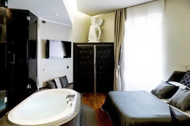 Junior Süit, Jakuzi