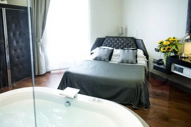 Junior Süit, Jakuzi