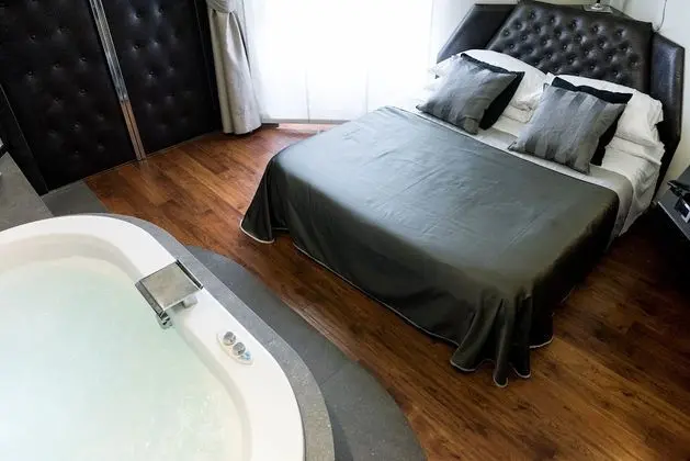 Junior Süit, Jakuzi