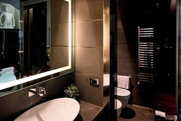 Junior Süit, Jakuzi