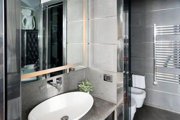 Junior Süit, Jakuzi