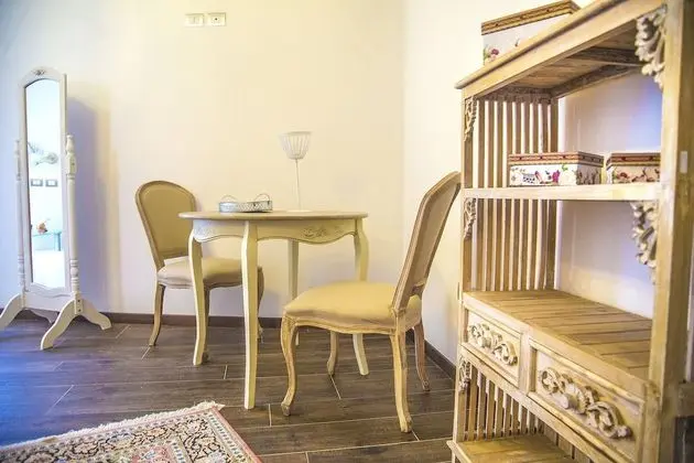 Tek Büyük Yataklı Oda, 1 Yatak Odası, Küçük Mutfak, Kule