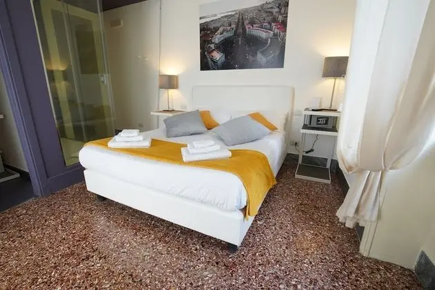 Honeymoon Tek Büyük Yataklı Oda