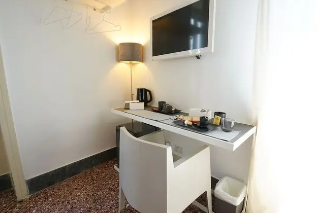 Honeymoon Tek Büyük Yataklı Oda