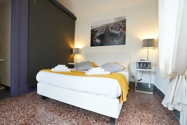 Honeymoon Tek Büyük Yataklı Oda