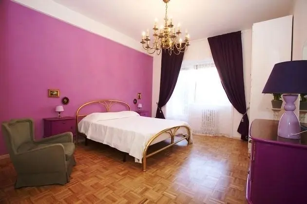 Tek Büyük Yataklı Oda, Ortak Banyo (Mirella)
