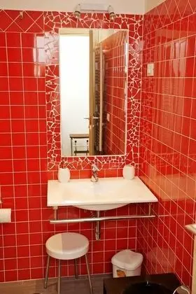 Tek Büyük Yataklı Oda, Ortak Banyo (Mirella)