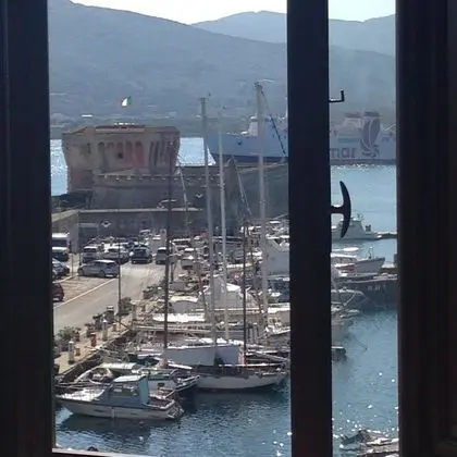 Tek Büyük veya İki Ayrı Yataklı Oda, Deniz Manzaralı, Denize Sıfır