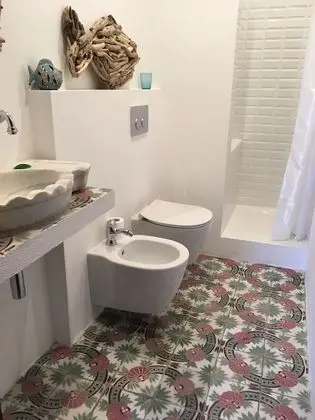 Tek Büyük veya İki Ayrı Yataklı Oda, Deniz Manzaralı, Denize Sıfır