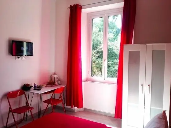 Üç Kişilik Oda, Bahçe Manzaralı