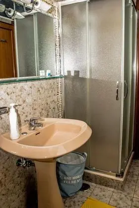 Basic Tek Büyük Yataklı Oda, Ortak Banyo (Capitano)