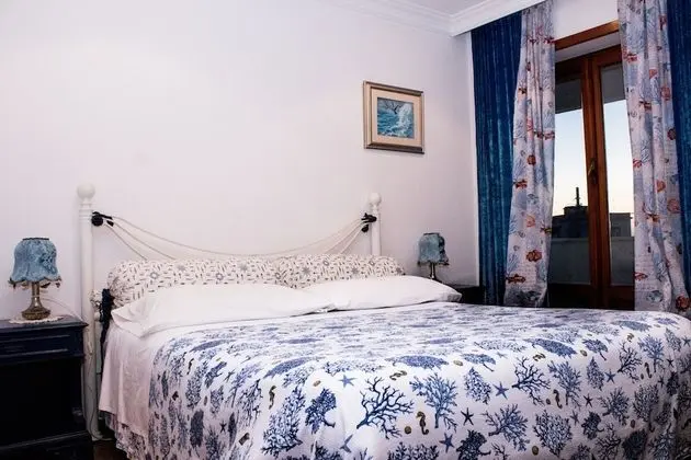 Basic Tek Büyük Yataklı Oda, Ortak Banyo, Deniz Manzaralı