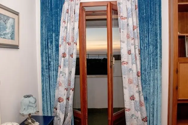 Basic Tek Büyük Yataklı Oda, Ortak Banyo, Deniz Manzaralı