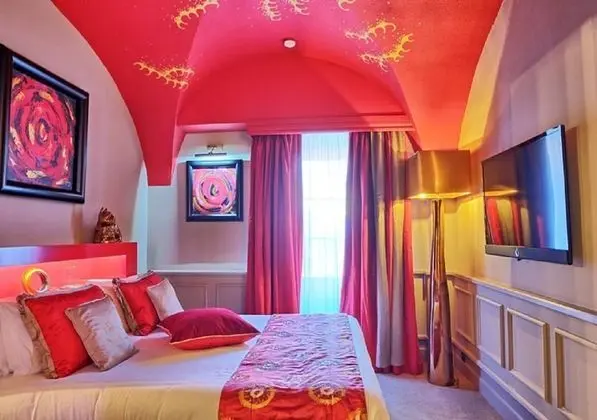 Classic Tek Büyük veya İki Ayrı Yataklı Oda