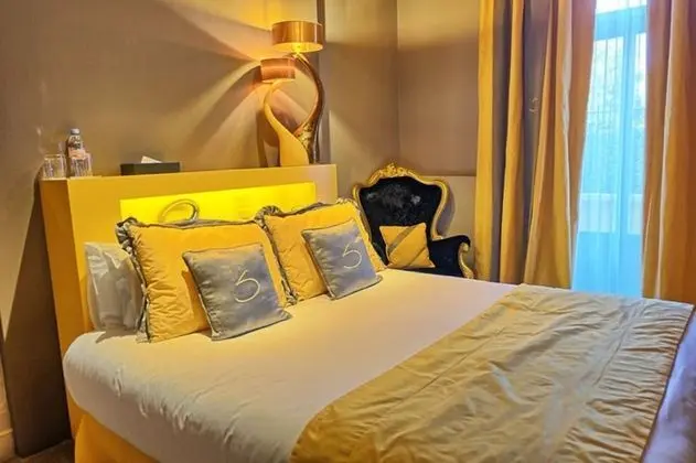 Classic Tek Büyük veya İki Ayrı Yataklı Oda